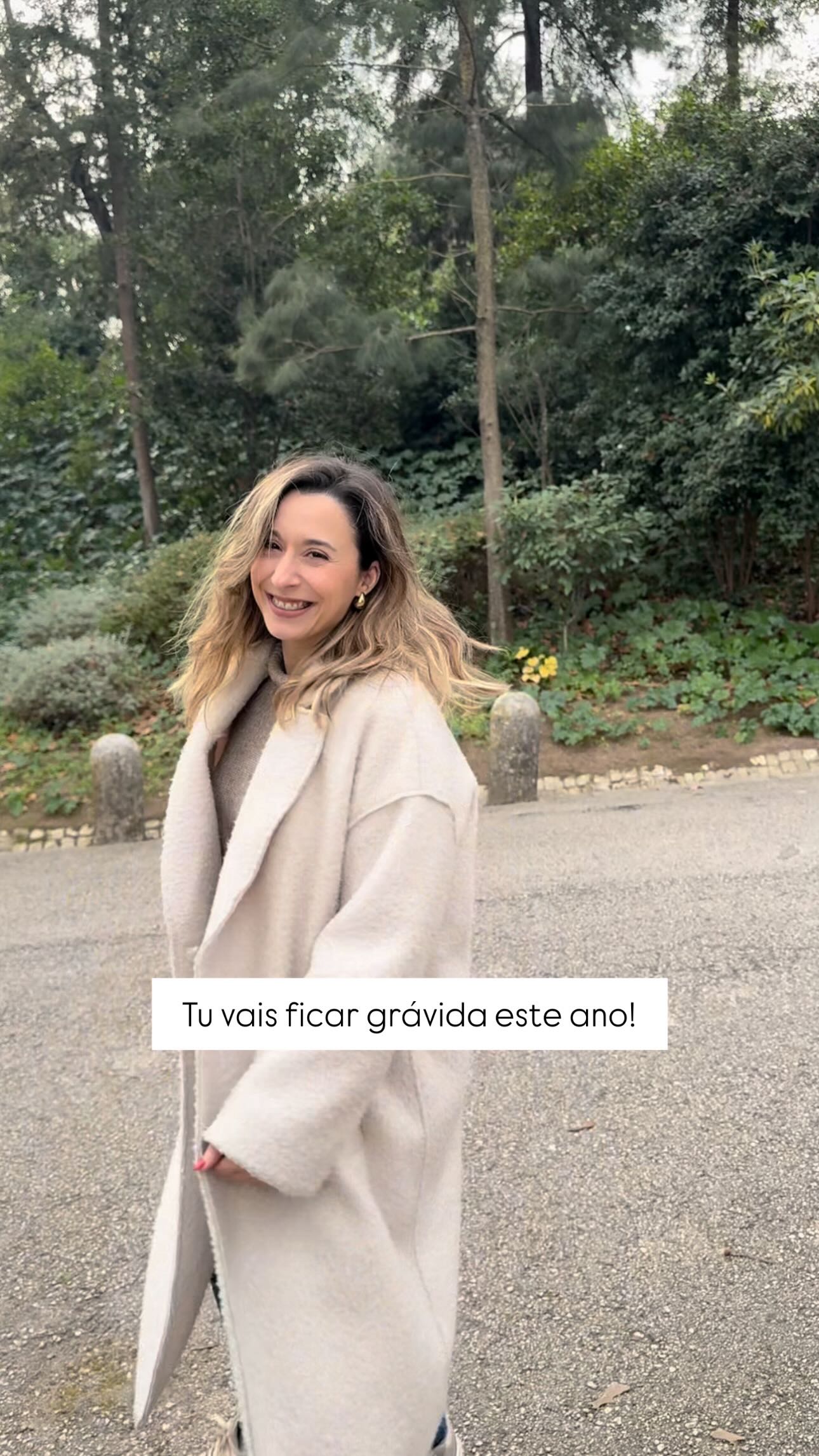 Há exatamente 1 ano, gravei este vídeo.
Mandei para 3 das minhas melhores amigas… e adivinha?

Eu engravidei (como já sabes 🤭 ) mas elas engravidaram também 🥹🤍

Este ano o meu objetivo não é engravidar novamente...😅

Mas é ajudar-te a viver a gravidez e a maternidade de forma mais leve, segura e descomplicada🥰 

Se tu recebeste este vídeo no ano passado e engravidaste... comenta aqui!

Se tens uma amiga que sonha viver essa fase... envia-lhe este vídeo ✨

#gravida2026 #gravidez #gravida #maternidadecomhumor #babieseverywhere_