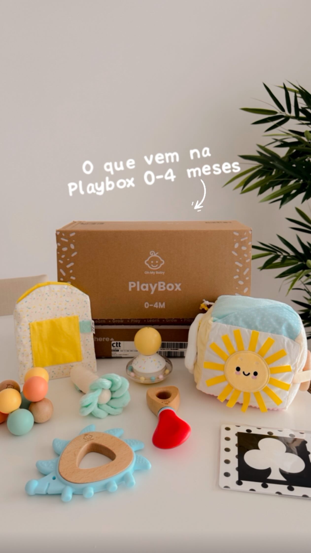 Como prometido venho mostrar-te o que vem na PlayBox 0-4 meses da @__ohmybaby__  que desde que chegou cá a casa tornou-se parte dos nossos dias 🫶

Confesso que fiquei rendida a este conceito, em que cada Playbox foi pensada e está adaptada para apoiar o desenvolvimento do bebé de acordo com a idade.

🧸 Esta primeira PlayBox vem com brinquedos/jogos que favorecem o desenvolvimento de capacidades tão importantes como: a coordenação viso-motora, a compreensão causa-efeito, o movimento, a motricidade fina e a habilidade manual, tudo através de brincadeiras curtas, leves e adequadas a esta fase.

Cada detalhe foi pensado para estimular o desenvolvimento do bebé e, acima de tudo, para criar momentos de conexão entre mãe/pai e bebé💖

Porque nesta fase, o mais importante não é o quanto brincamos, mas como vivemos cada pequena descoberta juntos🥹🥰

E tu, já conhecias estas Playboxes?

#ohmybaby #playbox #desenvolvimentoinfantil #maternidade #brincar #maternidadereal #desenvolvimentodobebé #babieseverywhere_